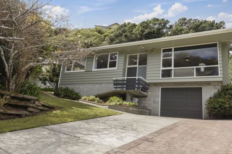 Photo of property in 70 Dowse Drive, Maungaraki, Lower Hutt, 5010