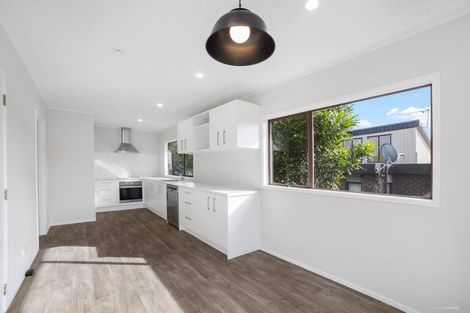 Photo of property in 8 Heaton Grove, Chatswood, Auckland, 0626
