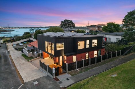 Photo of property in 32 Seacliffe Road, Hillsborough, Auckland, 1042