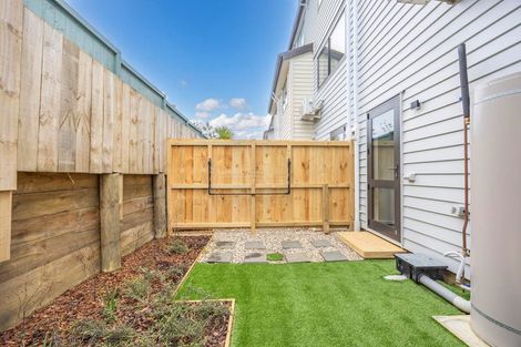 Photo of property in 3/17 Kingdale Road, Henderson, Auckland, 0610