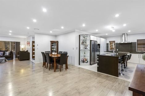 Photo of property in 2 Stamford Crescent, Flat Bush, Auckland, 2019