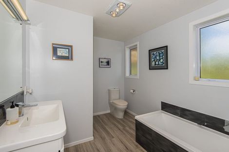 Photo of property in 46 Whakapirau Road, Maungaturoto, 0583