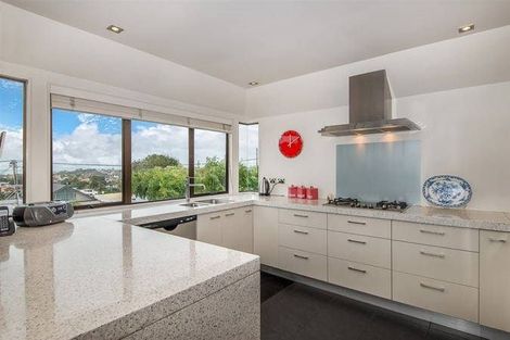 Photo of property in 2/4 Prospect Terrace, Milford, Auckland, 0620