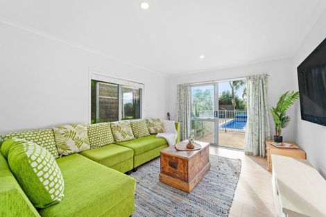 Photo of property in 54 Roberts Road, Matakatia, Whangaparaoa, 0930