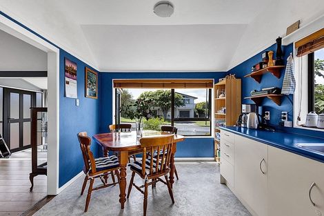 Photo of property in 24 Tiverton Crescent, Whalers Gate, New Plymouth, 4310