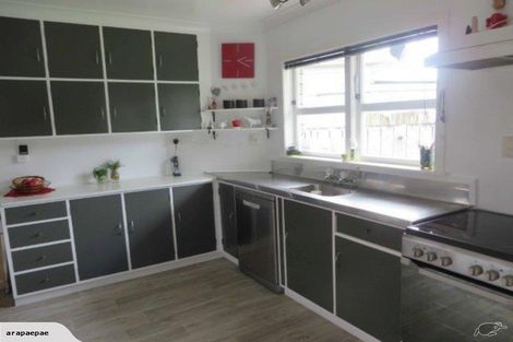 Photo of property in 55 Karaka Crescent, Levin, 5510