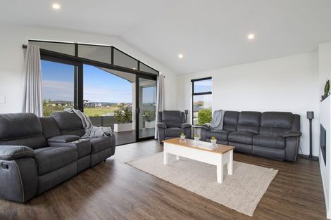 Photo of property in 39 Lakeside Terrace, Omokoroa, 3114