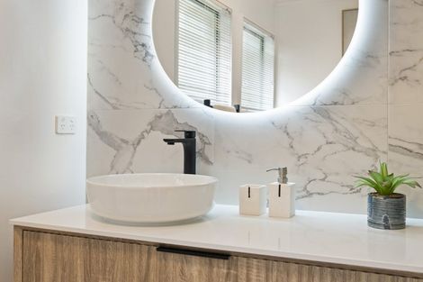 Photo of property in 5 Gallony Avenue, Massey, Auckland, 0614