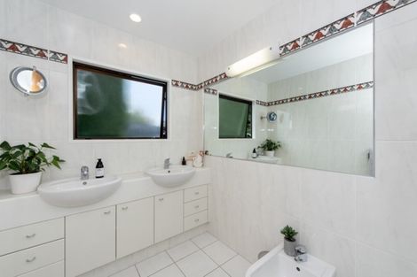 Photo of property in 32 Cooper Place, Chedworth, Hamilton, 3210