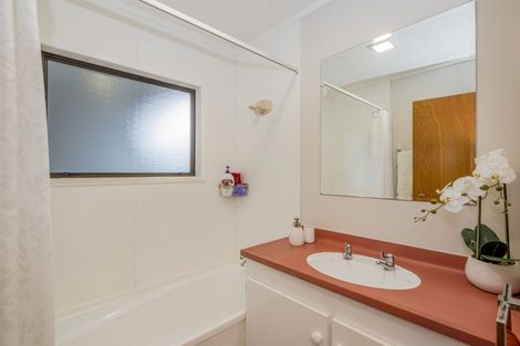 Photo of property in 4 Gates Road, Waikanae Beach, Waikanae, 5036