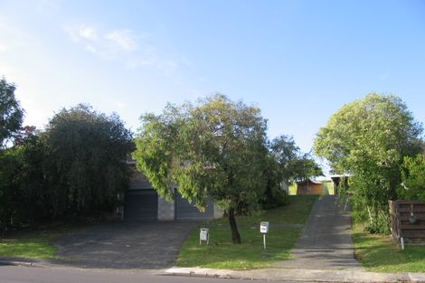 Photo of property in 2/104 Hillside Road, Glenfield, Auckland, 0627