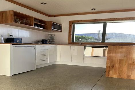 Photo of property in 84 Shakespear Road, Army Bay, Whangaparaoa, 0930