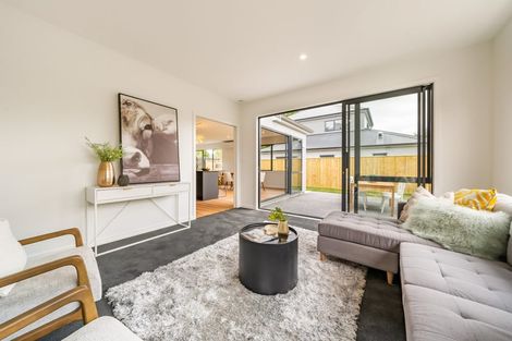 Photo of property in 47b Heretaunga Square, Silverstream, Upper Hutt, 5019