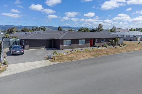 Photo of property in 1 Routhan Way, Carterton, 5713