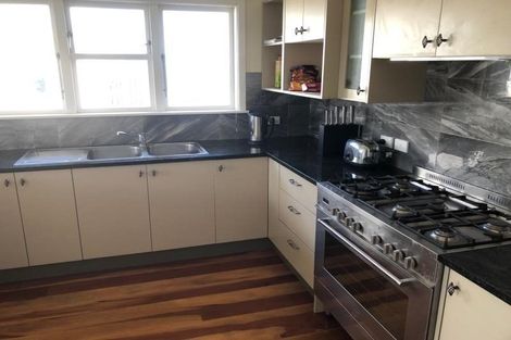 Photo of property in 102 Dowse Drive, Maungaraki, Lower Hutt, 5010