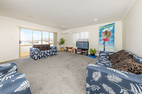 Photo of property in 7a Andover Way, Goodwood Heights, Auckland, 2105