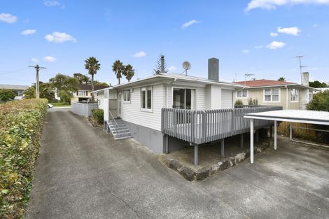 Photo of property in 47 Farquhar Road, Glendene, Auckland, 0602