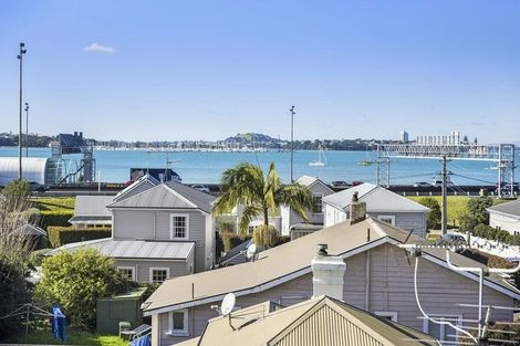 Photo of property in 6 Beach Road, Northcote Point, Auckland, 0627