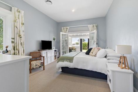 Photo of property in 23 Marine Parade, Eastbourne, Lower Hutt, 5013