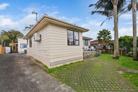 Photo of property in 15 Edwin Freeman Place, Ranui, Auckland, 0612