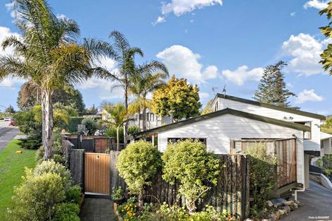 Photo of property in 5 Hutchinsons Road, Bucklands Beach, Auckland, 2014