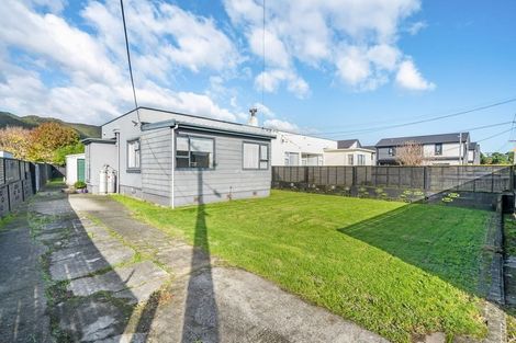 Photo of property in 52 Durham Crescent, Fairfield, Lower Hutt, 5011