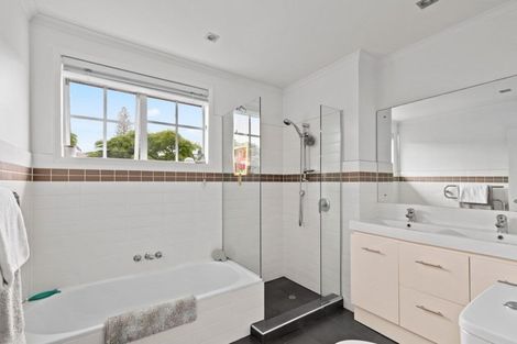 Photo of property in 2/26 Penning Road, Castor Bay, Auckland, 0620