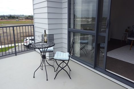 Photo of property in 2/46 Hollowout Street, Takanini, 2112