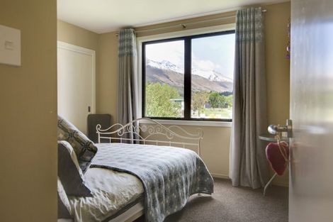 Photo of property in 33 Benmore Place, Glenorchy, 9372