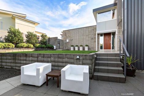 Photo of property in 21 Bendigo Grove, Newlands, Wellington, 6037