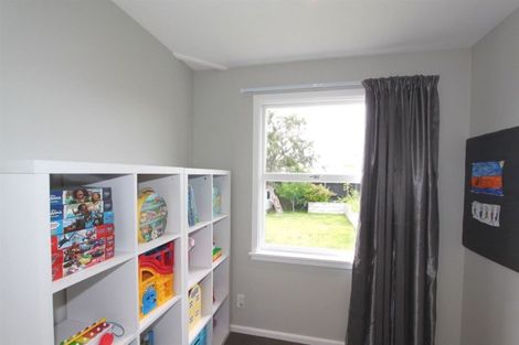 Photo of property in 42 Emlyn Place, Avondale, Christchurch, 8061