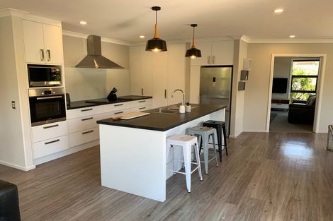 Photo of property in 2 Kahu Close, Kaiteriteri, Motueka, 7197