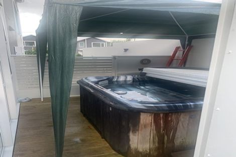 Photo of property in 73 Karepiro Drive, Stanmore Bay, Whangaparaoa, 0932