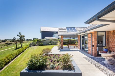 Photo of property in 30 Grand Oaks Drive, Awapuni, Palmerston North, 4412