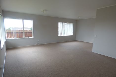 Photo of property in 1/2 Lowburn Place, Clover Park, Auckland, 2019