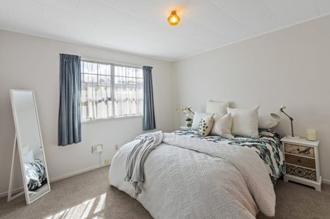 Photo of property in 53 Trias Road, Totara Vale, Auckland, 0629