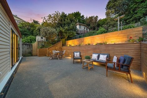 Photo of property in 129 Melbourne Road, Island Bay, Wellington, 6023