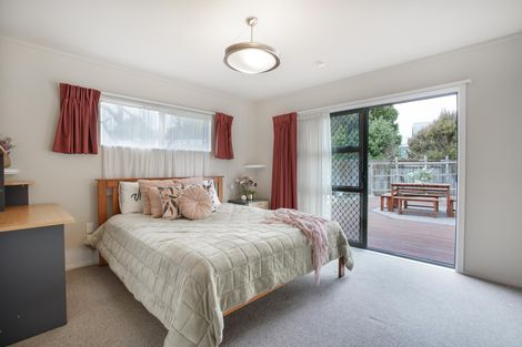Photo of property in 4a Brett Place, Takaro, Palmerston North, 4412