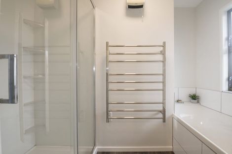 Photo of property in 14a West Lynn Road, Titirangi, Auckland, 0604