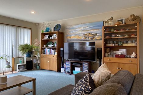 Photo of property in 21 Angel Way, Stanmore Bay, Whangaparaoa, 0932