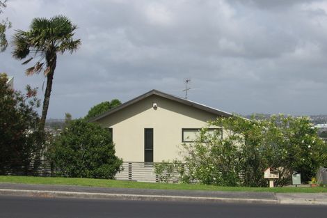 Photo of property in 2/230 East Coast Road, Forrest Hill, Auckland, 0620