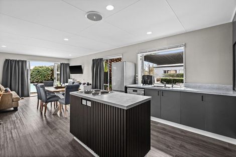 Photo of property in 37 Pitt Street, Clive, 4102