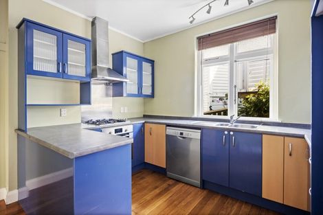 Photo of property in 44 Tio Tio Road, Miramar, Wellington, 6022