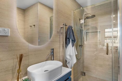 Photo of property in 6a Waiohua Road, Greenlane, Auckland, 1061