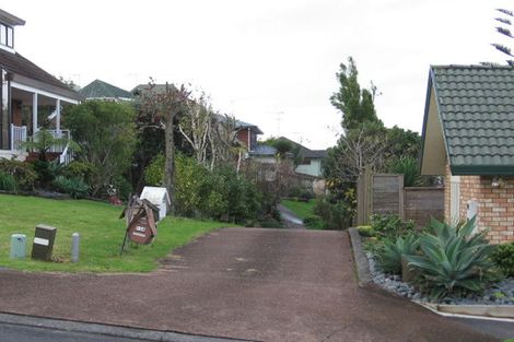 Photo of property in 1/10 Cambric Place, Botany Downs, Auckland, 2010