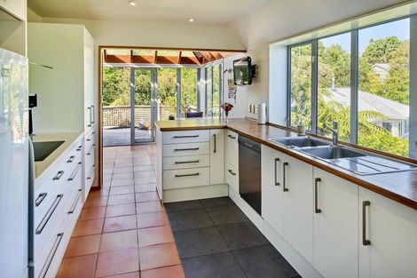 Photo of property in 1 Roys Road, Plimmerton, Porirua, 5026