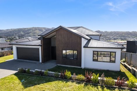 Photo of property in 4 Omaka Place, Aotea, Porirua, 5024