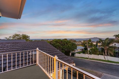 Photo of property in 16 Eastcliffe Road, Castor Bay, Auckland, 0620