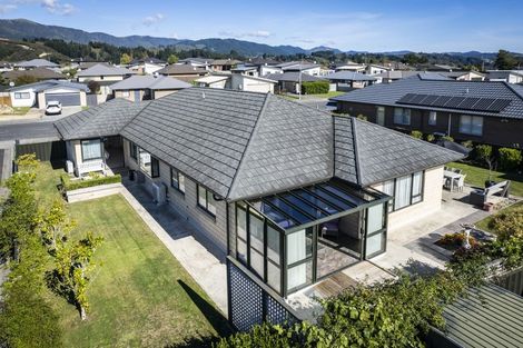 Photo of property in 4 Sunstone Crescent, Brown Owl, Upper Hutt, 5018