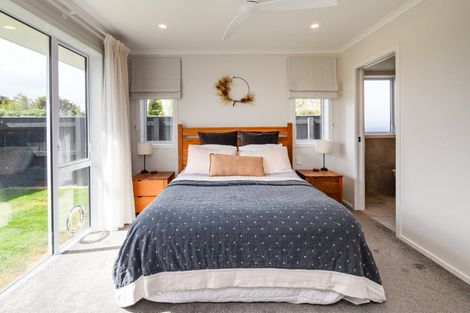 Photo of property in 1 Ivy Lane, Kelvin Grove, Palmerston North, 4414